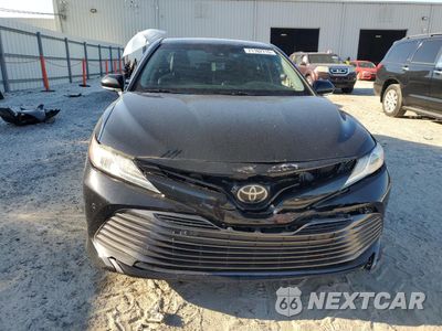 Piąte zdjęcie samochodu w środku: 2018 TOYOTA CAMRY L VIN:4T1B11HK0JU124213 - miniatura