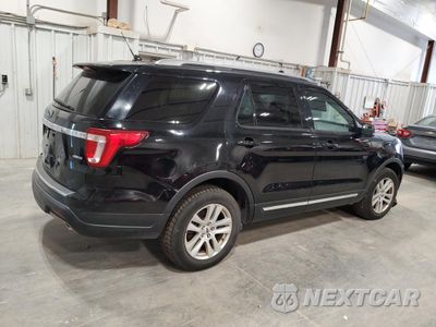 Trzecie zdjęcie samochodu z tyłu: 2018 FORD EXPLORER XLT VIN:1FM5K8D88JGB20406 - miniatura