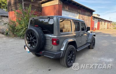 Czwarte zdjęcie samochodu z boku: 2022 JEEP WRANGLER UNLIMITED SAHARA 4XE VIN:1C4JJXP66NW153071 - miniatura