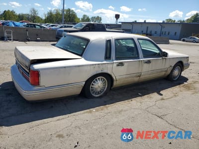 Trzecie zdjęcie samochodu z tyłu: 1997 LINCOLN TOWN CAR CARTIER VIN:1LNLM83W6VY755884 - miniatura