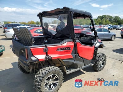 Czwarte zdjęcie samochodu z boku: 2019 HONDA SXS1000 M5 VIN:1HFVE042XK4300293 - miniatura