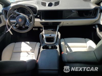 Zdjęcie 8 z 15 samochodu: 2024 PORSCHE CAYENNE TURBO E-HYBRID COUPE VIN:WP1BM2AY9RDA71148 - miniatura