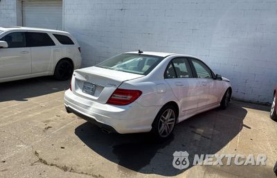Czwarte zdjęcie samochodu z boku: 2013 MERCEDES-BENZ C 300 4MATIC VIN:WDDGF8AB8DR263839 - miniatura