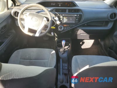 Zdjęcie 8 z 14 samochodu: 2016 TOYOTA PRIUS C VIN:JTDKDTB31G1120786 - miniatura