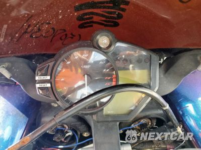 Zdjęcie 7 z 9 samochodu: 2009 YAMAHA YZFR1 VIN:JYARN23E19A006453 - miniatura