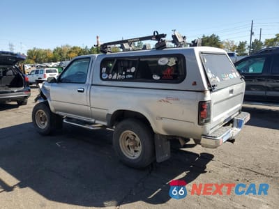 Drugie zdjęcie samochodu z przodu: 1990 TOYOTA PICKUP 1/2 TON SHORT WHEELBASE DLX VIN:JT4RN01P2L7023831 - miniatura