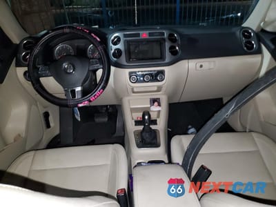 Zdjęcie 8 z 12 samochodu: 2011 VOLKSWAGEN TIGUAN S VIN:WVGAV7AX2BW537801 - miniatura