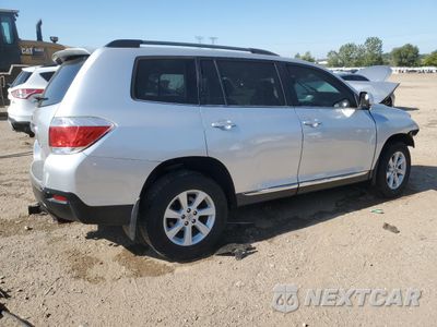 Trzecie zdjęcie samochodu z tyłu: 2012 TOYOTA HIGHLANDER BASE VIN:5TDBK3EH9CS116415 - miniatura