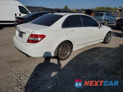 Trzecie zdjęcie samochodu z tyłu: 2011 MERCEDES-BENZ C 300 4MATIC VIN:WDDGF8BB4BR150661 - miniatura