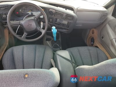 Zdjęcie 8 z 14 samochodu: 2000 CHEVROLET S TRUCK S10 VIN:1GCCS1443YK121566 - miniatura
