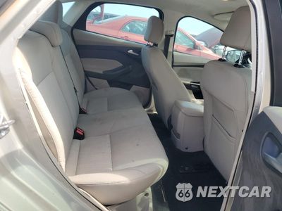 Zdjęcie 10 z 12 samochodu: 2016 FORD FOCUS SE VIN:1FADP3F2XGL401819 - miniatura
