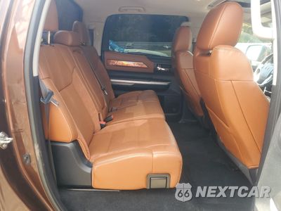 Zdjęcie 10 z 13 samochodu: 2017 TOYOTA TUNDRA CREWMAX 1794 VIN:5TFAY5F15HX631839 - miniatura