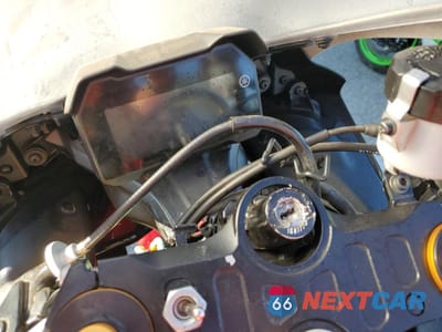 Zdjęcie 7 z 9 samochodu: 2022 YAMAHA YZFR7 VIN:JYARM38EXNA003210 - miniatura