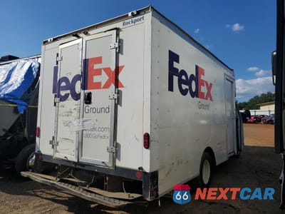 Trzecie zdjęcie samochodu z tyłu: 2021 FORD ECONOLINE E350 SUPER DUTY CUTAWAY VAN VIN:1FDWE3FK7MDC40601 - miniatura