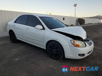 Czwarte zdjęcie samochodu z boku: 2009 KIA SPECTRA EX VIN:KNAFE221895654352 - miniatura