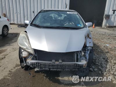 Piąte zdjęcie samochodu w środku: 2011 HONDA FIT SPORT VIN:JHMGE8G52BC000775 - miniatura