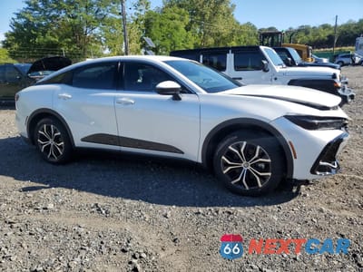 Czwarte zdjęcie samochodu z boku: 2023 TOYOTA CROWN XLE VIN:JTDAAAAF6P3006971 - miniatura