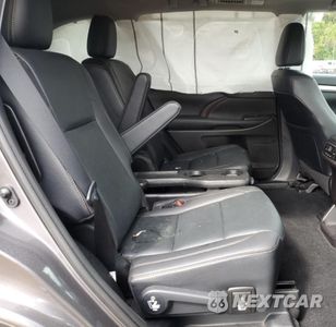 Zdjęcie 11 z 15 samochodu: 2019 TOYOTA HIGHLANDER SE VIN:5TDJZRFH3KS712417 - miniatura