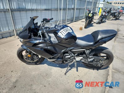 Trzecie zdjęcie samochodu z tyłu: 2025 KAWASAKI EX650 R VIN:ML5EXER11SDAF6513 - miniatura