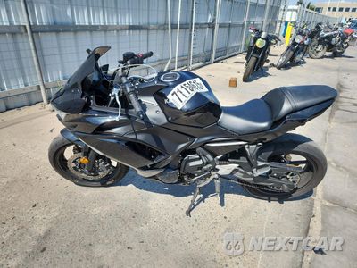 Trzecie zdjęcie samochodu z tyłu: 2025 KAWASAKI EX650 R VIN:ML5EXER11SDAF6513 - miniatura