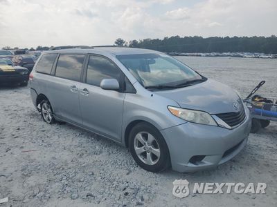 Czwarte zdjęcie samochodu z boku: 2013 TOYOTA SIENNA LE VIN:5TDKK3DC2DS304619 - miniatura