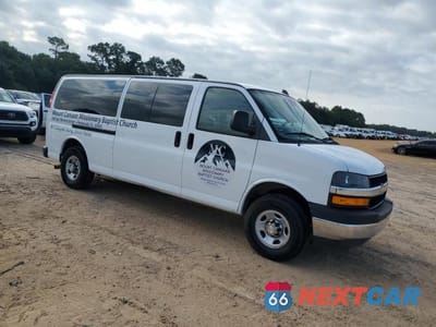 Czwarte zdjęcie samochodu z boku: 2019 CHEVROLET EXPRESS G3500 LT VIN:1GAZGPFGXK1208828 - miniatura