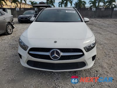 Piąte zdjęcie samochodu w środku: 2022 MERCEDES-BENZ A 220 VIN:W1K3G4EB1NJ328500 - miniatura