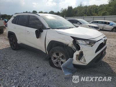 Czwarte zdjęcie samochodu z boku: 2021 TOYOTA RAV4 XLE VIN:2T3P1RFV8MW157392 - miniatura