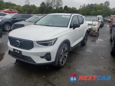 2023 VOLVO XC40 PLUS YV4L12UW2P2020802 - główne zdjęcie licytacji z USA - miniatura