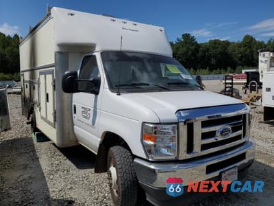 Czwarte zdjęcie samochodu z boku: 2024 FORD ECONOLINE E450 SUPER DUTY CUTAWAY VAN VIN:1FDXE4FN8RDD06326 - miniatura