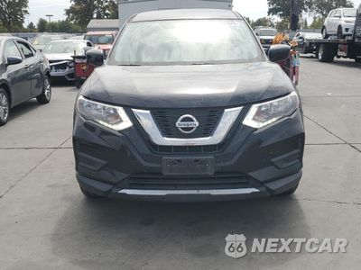 Piąte zdjęcie samochodu w środku: 2017 NISSAN ROGUE S VIN:KNMAT2MV0HP557085 - miniatura