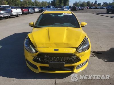 Piąte zdjęcie samochodu w środku: 2017 FORD FOCUS ST VIN:1FADP3L94HL206818 - miniatura
