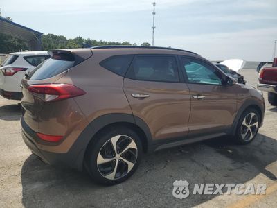 Trzecie zdjęcie samochodu z tyłu: 2016 HYUNDAI TUCSON LIMITED VIN:KM8J33A22GU072118 - miniatura