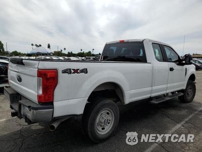 Trzecie zdjęcie samochodu z tyłu: 2019 FORD F250 SUPER DUTY VIN:1FT7X2B69KEE82920 - miniatura