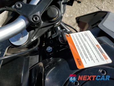Zdjęcie 8 z 10 samochodu: 2023 KTM 200 DUKE VIN:MD2JPC401PC027058 - miniatura