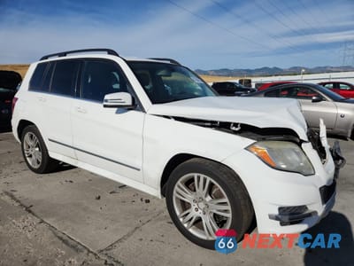 Czwarte zdjęcie samochodu z boku: 2015 MERCEDES-BENZ GLK 350 VIN:WDCGG5HBXFG437382 - miniatura