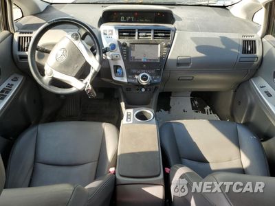 Zdjęcie 8 z 13 samochodu: 2014 TOYOTA PRIUS V VIN:JTDZN3EUXEJ013247 - miniatura