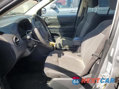 Zdjęcie 7 z 14 samochodu: 2015 JEEP COMPASS SPORT VIN:1C4NJCBAXFD397096 - miniatura