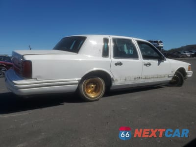 Trzecie zdjęcie samochodu z tyłu: 1994 LINCOLN TOWN CAR EXECUTIVE VIN:1LNLM81W2RY774196 - miniatura