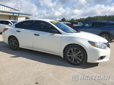 Czwarte zdjęcie samochodu z boku: 2018 NISSAN ALTIMA 2.5 VIN:1N4AL3AP7JC294284 - miniatura