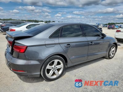 Czwarte zdjęcie samochodu z boku: 2018 AUDI A3 PREMIUM VIN:WAUAUGFF0J1072175 - miniatura