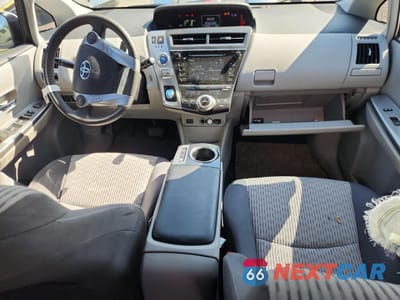 Zdjęcie 8 z 12 samochodu: 2015 TOYOTA PRIUS V VIN:JTDZN3EUXFJ029238 - miniatura