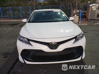 Piąte zdjęcie samochodu w środku: 2020 TOYOTA CAMRY LE VIN:4T1C11AKXLU869195 - miniatura