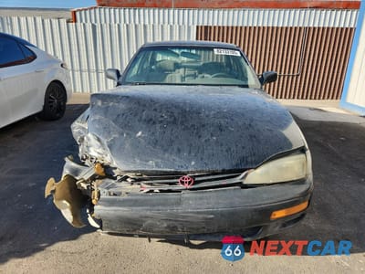 Piąte zdjęcie samochodu w środku: 1995 TOYOTA CAMRY DX VIN:4T1SK11EXSU639528 - miniatura