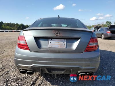 Zdjęcie 6 z 12 samochodu: 2012 MERCEDES-BENZ C 63 AMG VIN:WDDGF7HB2CA626181 - miniatura