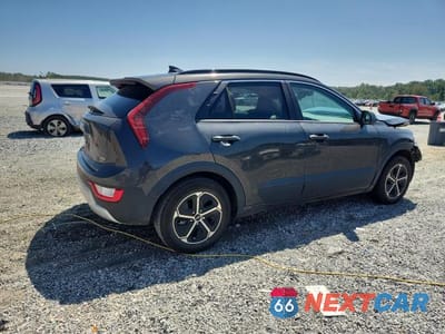 Trzecie zdjęcie samochodu z tyłu: 2023 KIA NIRO LX VIN:KNDCP3LE6P5095579 - miniatura
