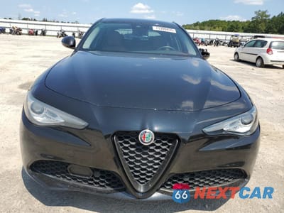 Piąte zdjęcie samochodu w środku: 2021 ALFA ROMEO GIULIA SPORT VIN:ZARFAMAN3M7641901 - miniatura