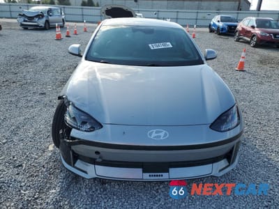 Piąte zdjęcie samochodu w środku: 2023 HYUNDAI IONIQ 6 SEL VIN:KMHM34AA4PA026754 - miniatura