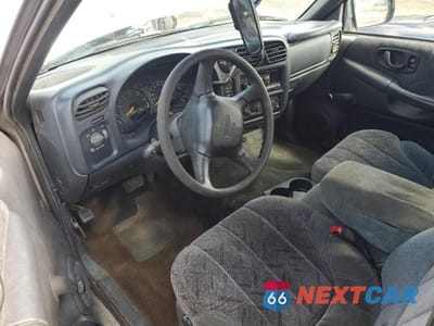 Zdjęcie 8 z 12 samochodu: 2000 GMC SONOMA VIN:1GTDT19W5Y8121285 - miniatura