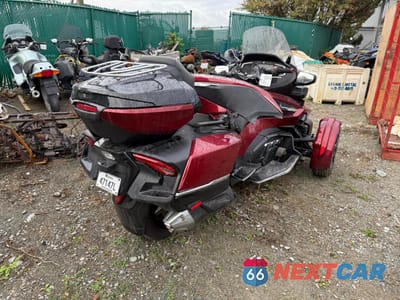 Trzecie zdjęcie samochodu z tyłu: 2022 CAN-AM SPYDER ROADSTER RT VIN:2BXNBDD28NV004689 - miniatura